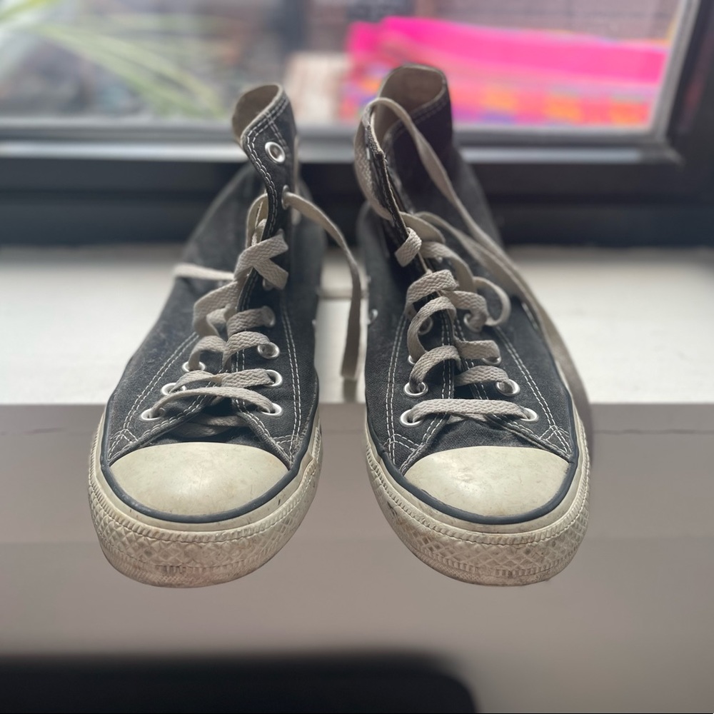 VINTAGE CHUCK TAYLOR CONVERSE HIGH TOPS